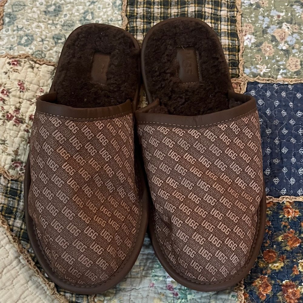 Ugg scuffed logo slippers